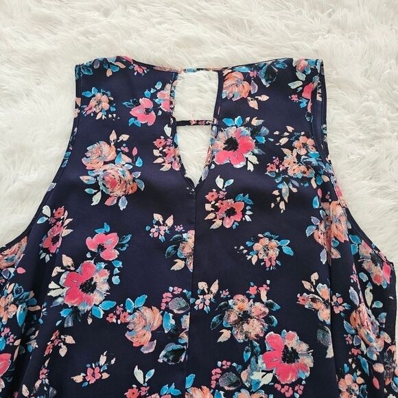 Charming Charlie sharkbite hem open back blouse XL - Picture 4 of 10